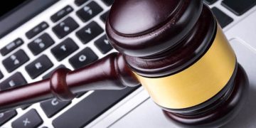 النظام القانوني لاتفاق التحكيم الالكتروني في عقود التجارة الدولية: دراسة مقارنة