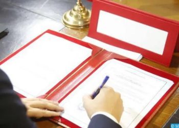 مجلس الحكومة يصادق على مشروع مرسوم يتعلق بتفويض السلطة والإمضاء